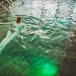 Therme 51° Physio & ホテル