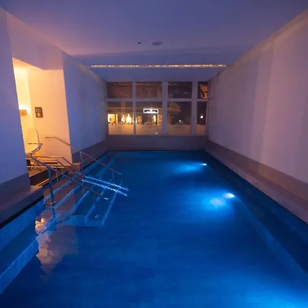 Therme 51° Physio & Готель Лейкербад