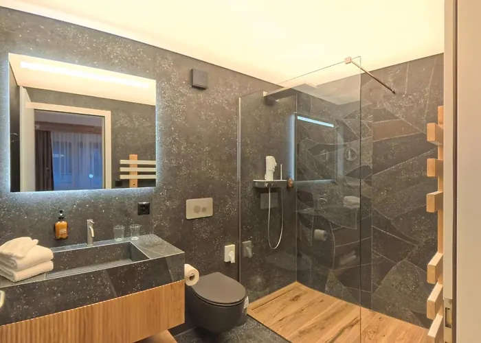 Therme 51° Physio & לויקרבאד